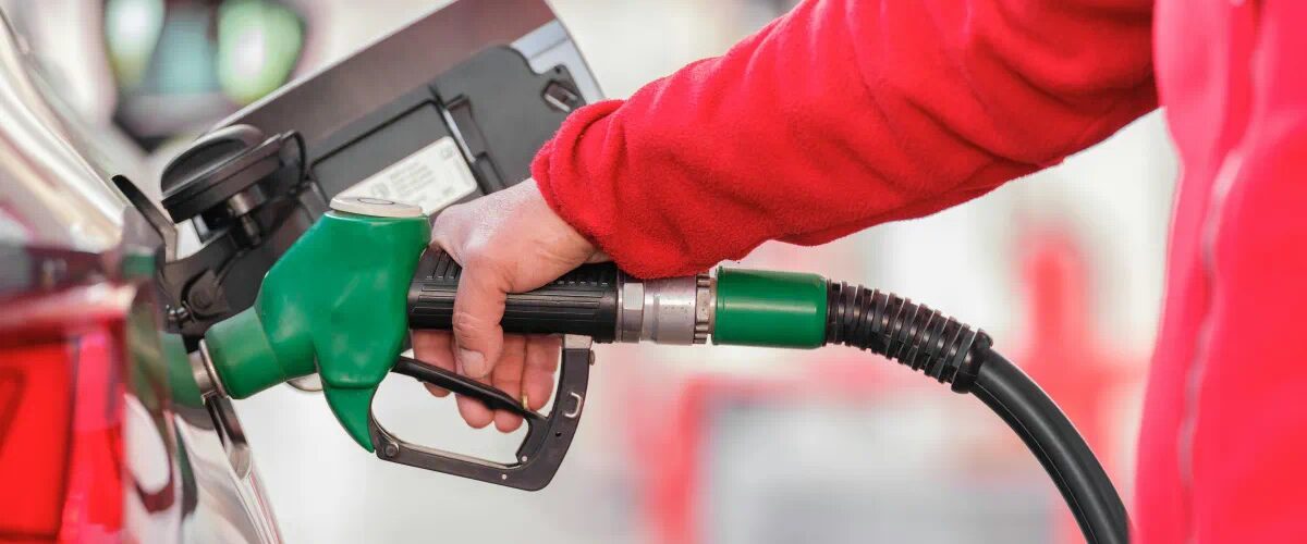 Preço da gasolina cai: Petrobras anuncia redução de 5,2% para as distribuidoras