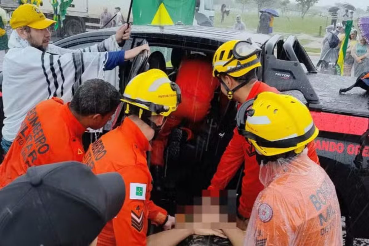 Incidente: Raio atinge manifestantes em Brasília e deixa 24 hospitalizados durante ato político