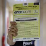 Educação: Enem volta a valer como diploma do ensino médio, mas alunos enfrentam dificuldade para emitir certificado e temem perder vaga na faculdade
