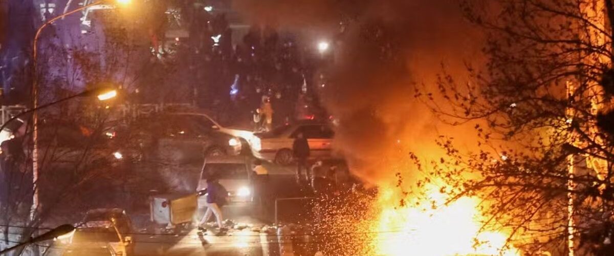 Mundo: Irã deve executar manifestante preso durante protestos, denuncia ONG