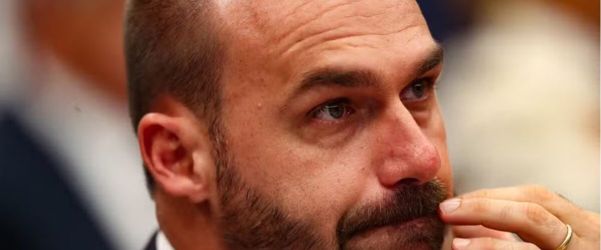 Gestão: Polícia Federal determina retorno de Eduardo Bolsonaro ao cargo de escrivão após perda de mandato