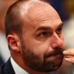 Gestão: Polícia Federal determina retorno de Eduardo Bolsonaro ao cargo de escrivão após perda de mandato