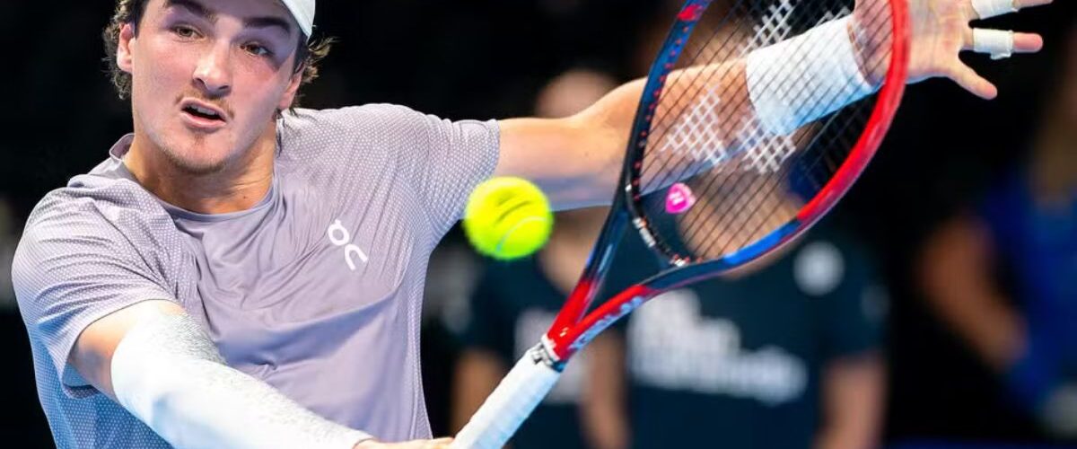 Tênis: João Fonseca sofre lesão na lombar, adia estreia em 2026 e deve cair no ranking da ATP