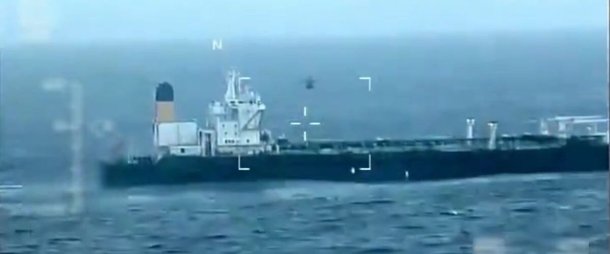 Tensão: Petroleiros venezuelanos rompem bloqueio naval dos EUA após captura de Maduro, aponta jornal