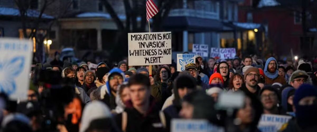 Mundo: Morte de mulher baleada por agente de imigração provoca protestos nos EUA