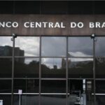 Caso Master: PF apura denúncia de contratação de influenciadores para atacar o Banco Central