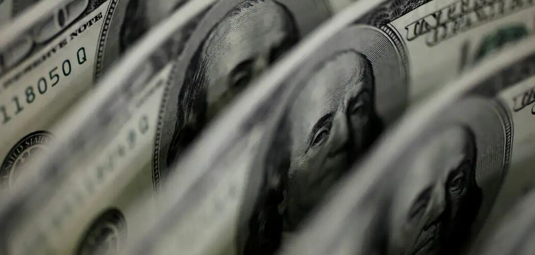 Mercado: Bolsa bate recorde e dólar cai a R$ 5,17