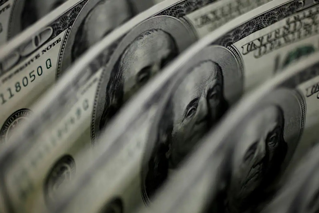 Mercado: Bolsa bate recorde e dólar cai a R$ 5,17