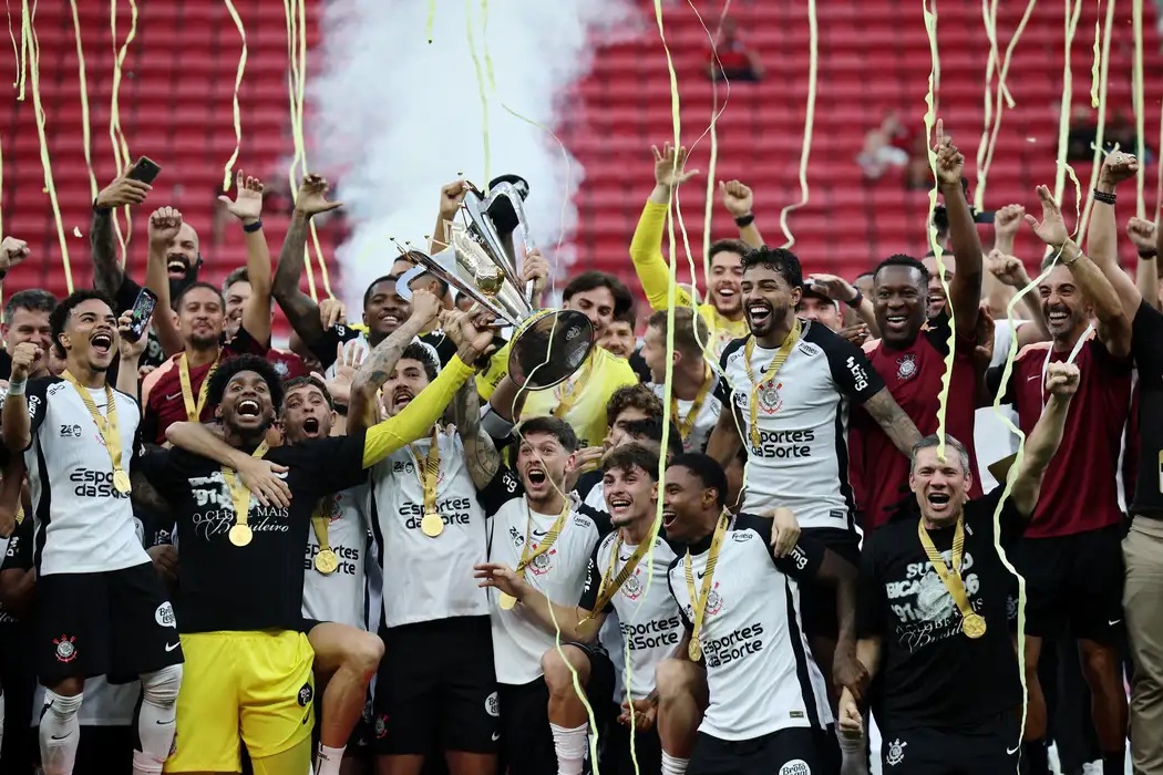 Futebol: Corinthians bate Flamengo e leva a Supercopa Rei