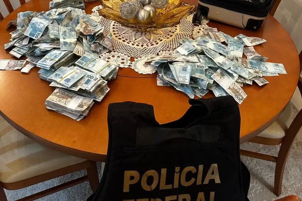 Investigação: Dinheiro é jogado pela janela durante operação da PF que investiga Rioprevidência e Banco Master