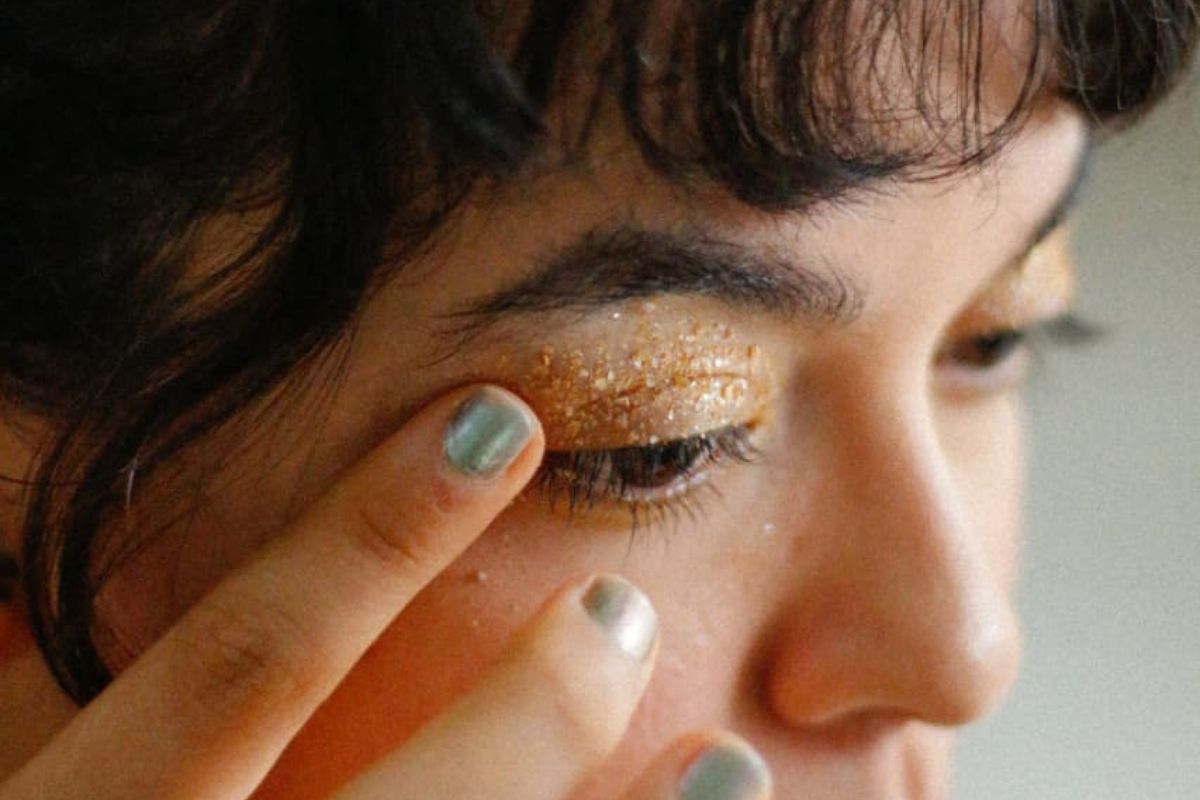 O rastro da folia: glitter comum ameaça o meio ambiente