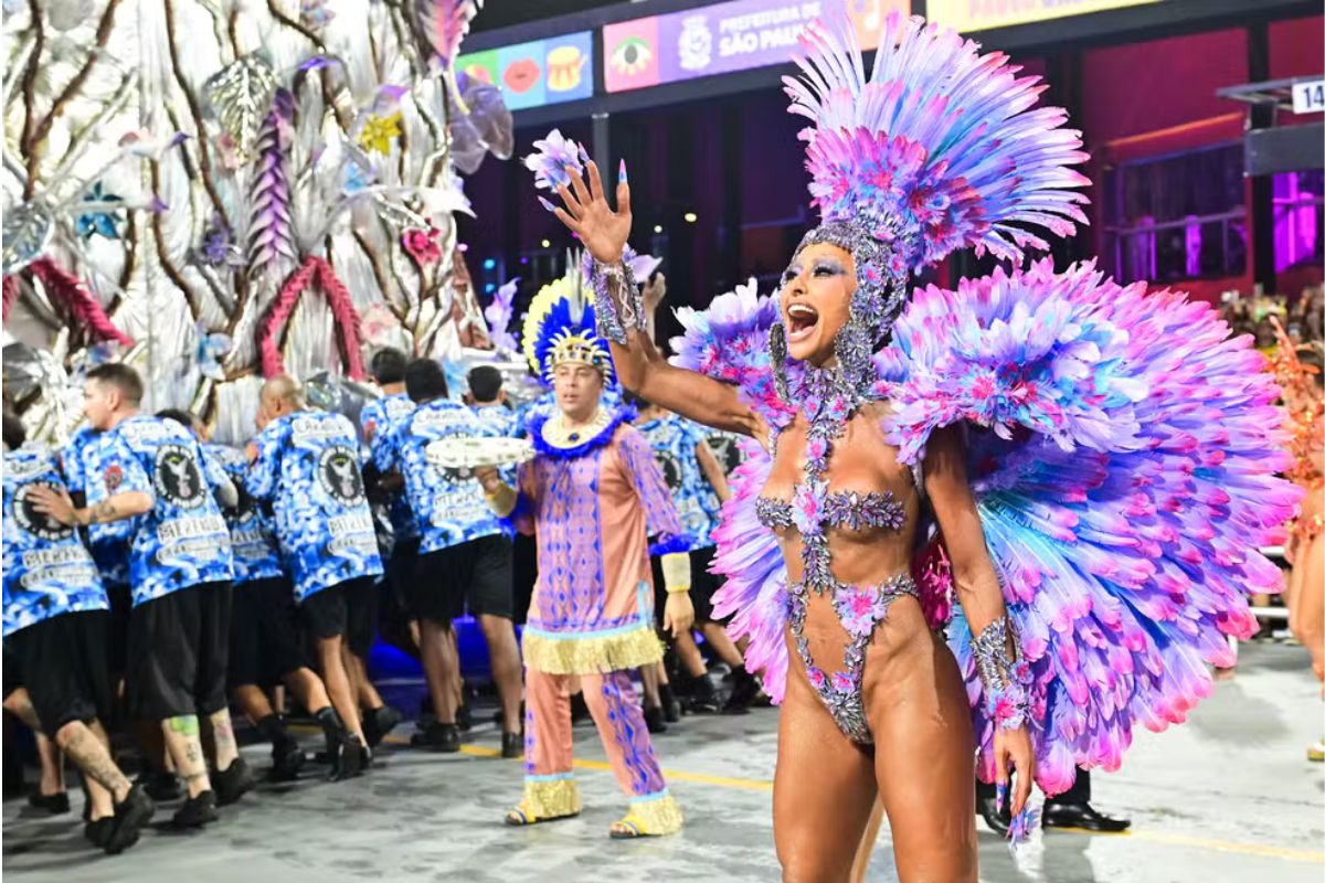 Folia: Grupo Especial de SP tem desfiles grandiosos e enredos marcantes no segundo dia de Carnaval 2026