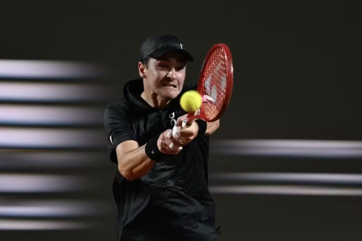 Tênis: João Fonseca sofre virada, perde para peruano e se despede da chave de simples do Rio Open