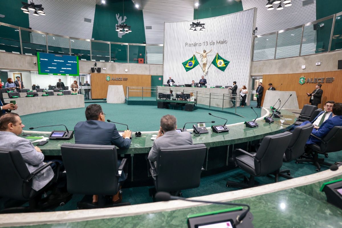 Política: Alece aprova projetos que destinam imóveis para saúde e estímulo à economia