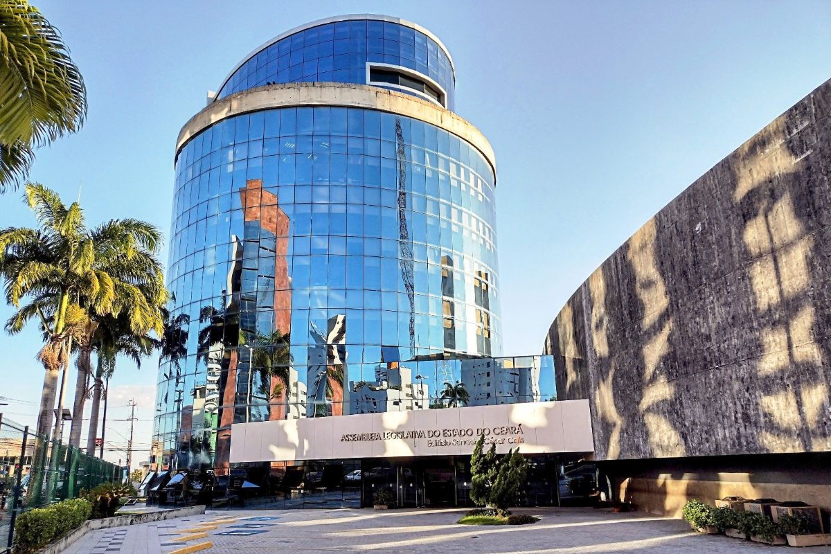 Política: Alece regulamenta programa de estágio com ações afirmativas