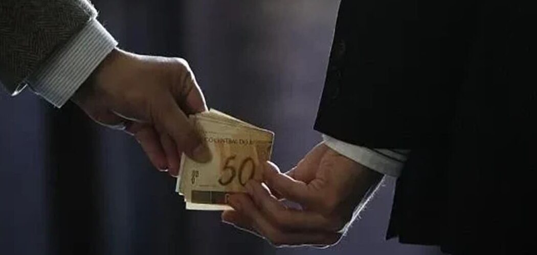 Política: Brasil mantém segunda pior nota histórica em índice global de percepção da corrupção