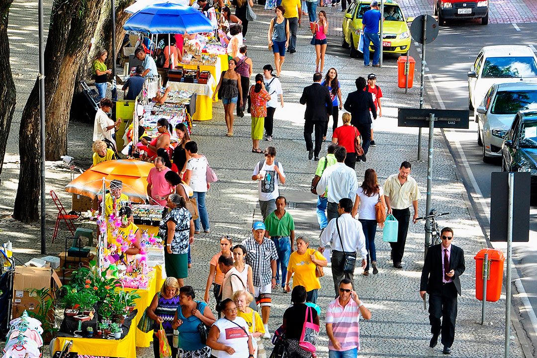 Economia: Renda média sobe e chega a R$ 2.316