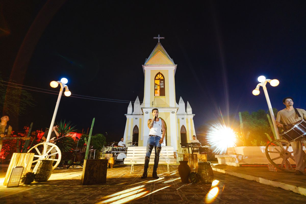 Cultura: Thiago grava DVD no sertão