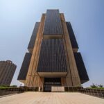 Economia: Selic cai, mas BC adota cautela