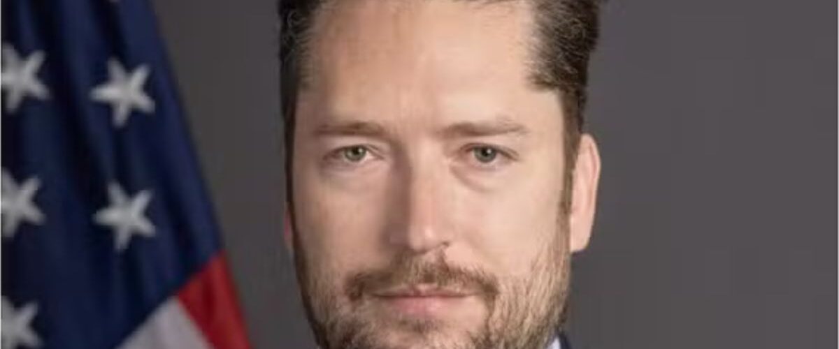 Política: Bolsonaro pede visita de assessor de Trump