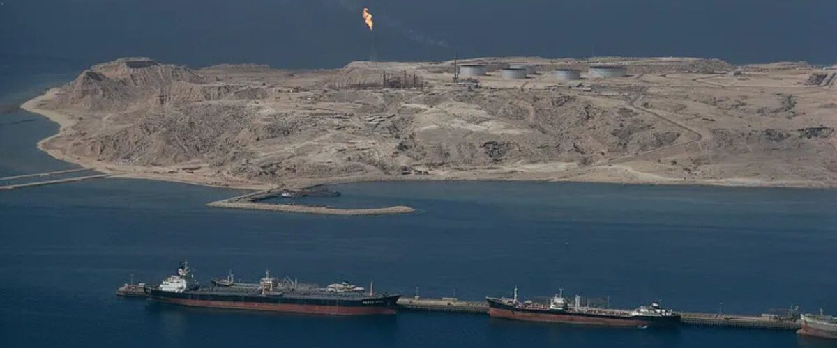 Mundo: Petroleiros voltam a cruzar Ormuz