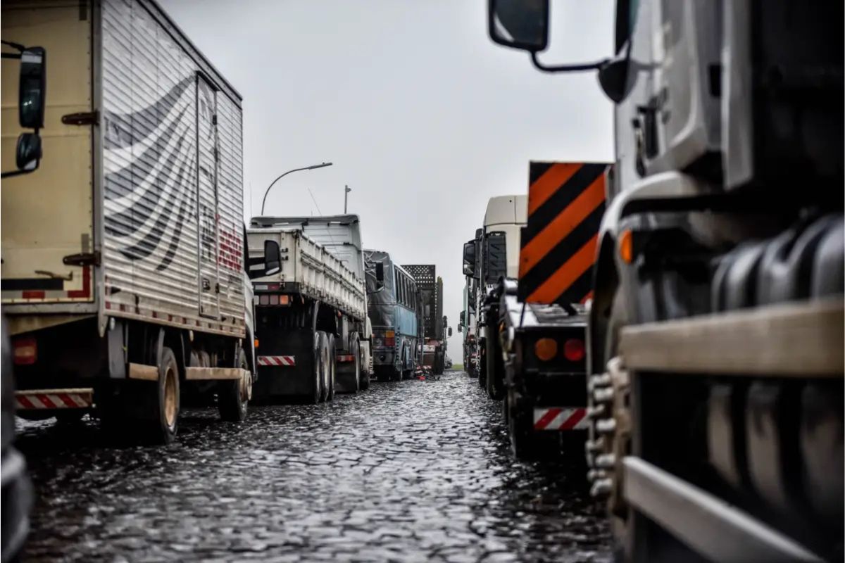 Economia: Governo tenta evitar greve de caminhoneiros