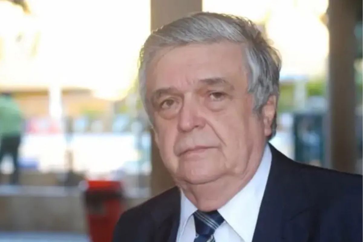 Política: Alece cria Medalha Ariosto Holanda