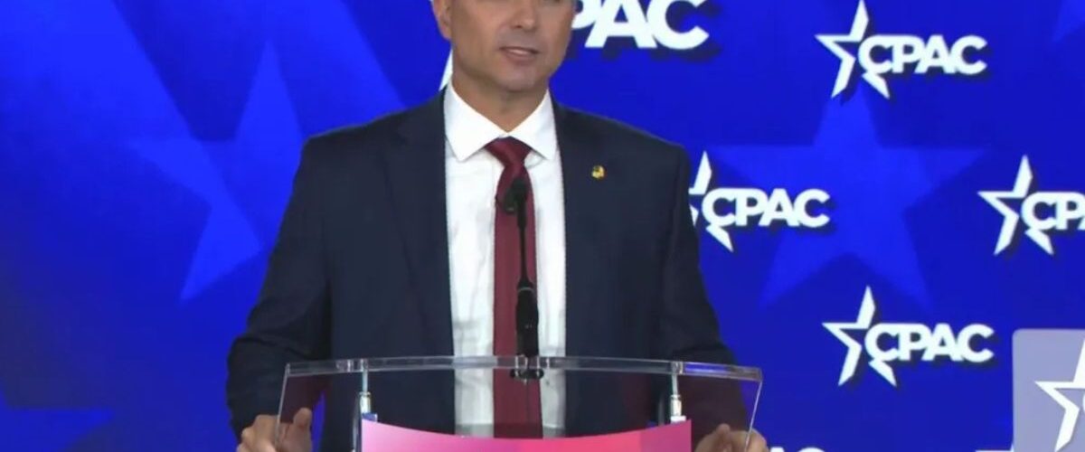 Política: Flávio fala sobre eleições na CPAC