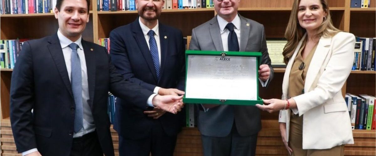 Homenagem: Alece entrega título a Zanin no STF