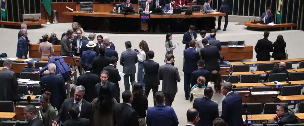 Política: Câmara aprova PEC da Segurança Pública