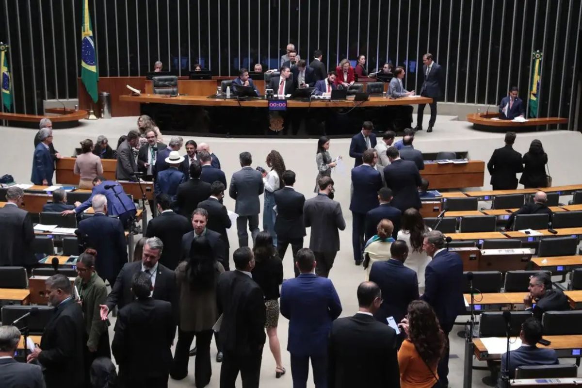 Política: Câmara aprova PEC da Segurança Pública