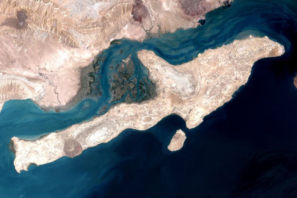 Guerra: EUA ampliam tropas e avaliam ofensiva terrestre no Irã