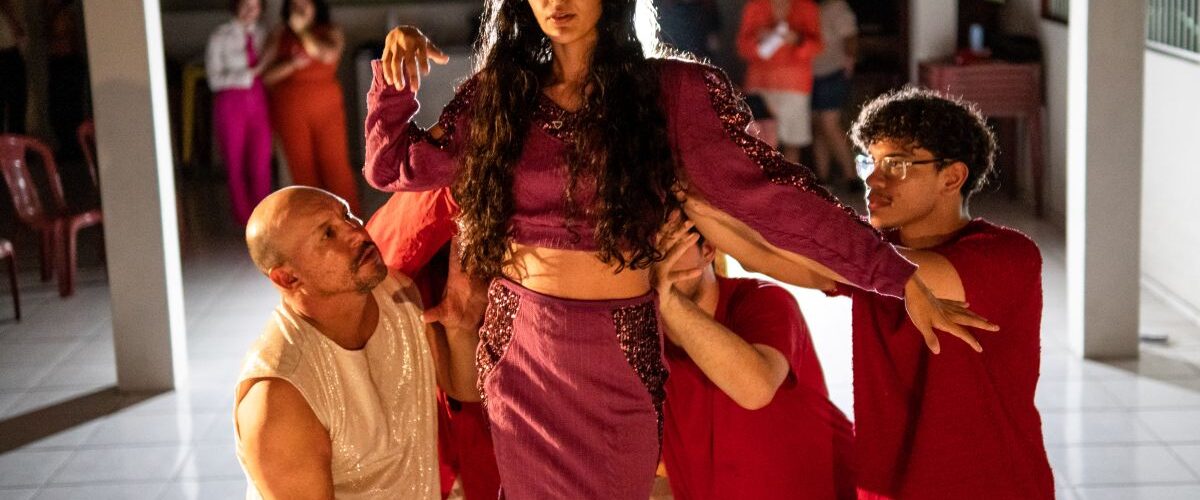 Cultura: Jovens encenam clássico de Shakespeare