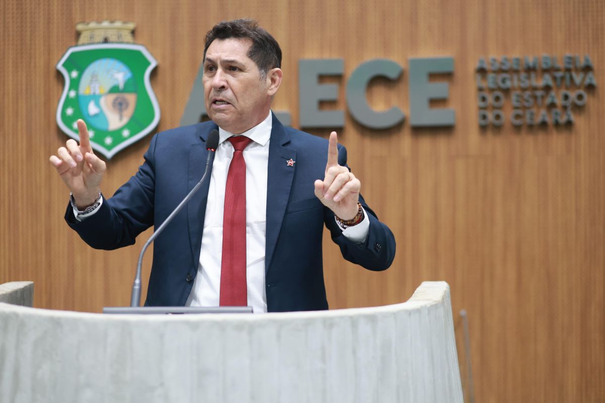 Política: Alece celebra 46 anos do PT