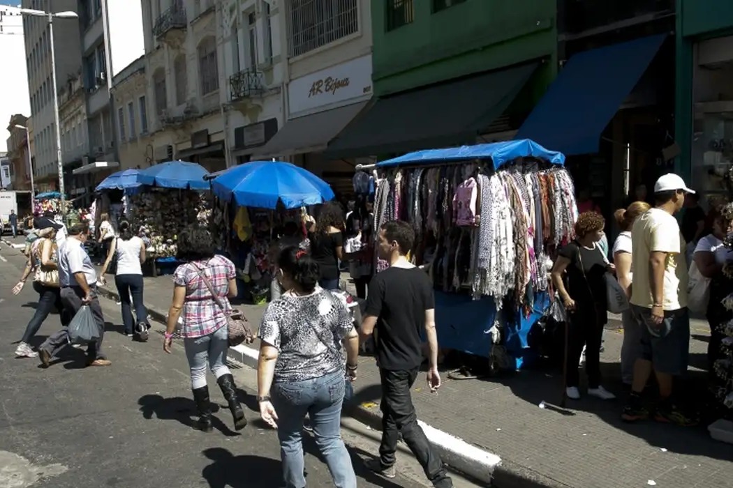 Trabalho: Informalidade no emprego cai para 37,5%