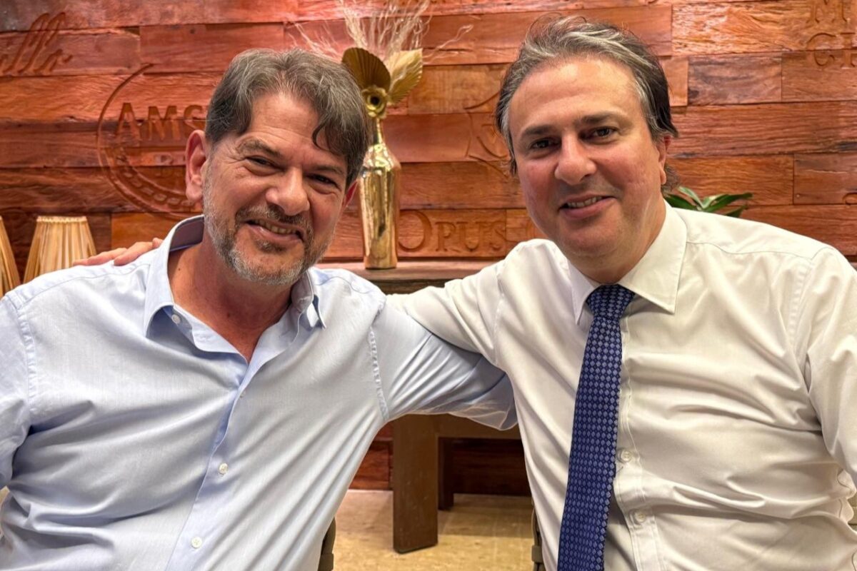 Política: Alece anuncia Cid e Camilo para medalha