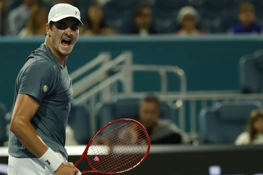 Tênis: João Fonseca avança às oitavas em Monte Carlo