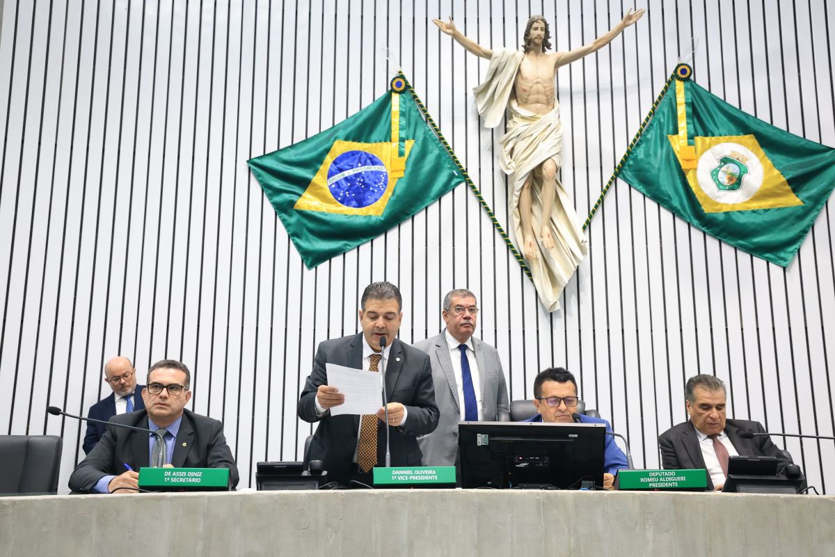 Política: Alece aprova 2 mil cargos para Polícia Civil