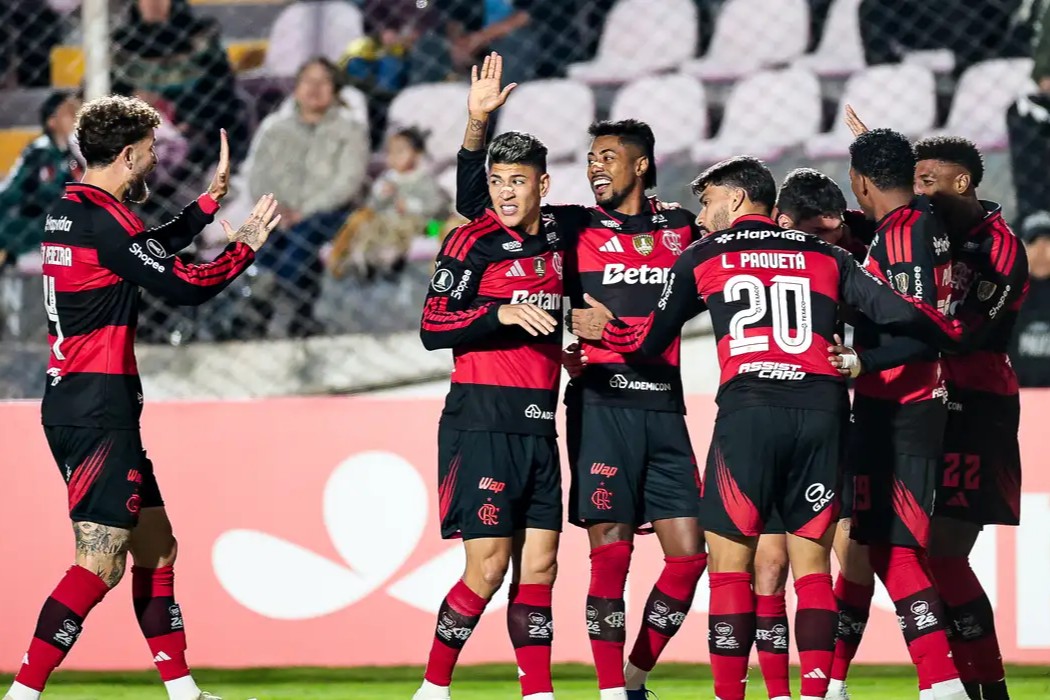 Futebol: Flamengo vence na altitude e lidera grupo