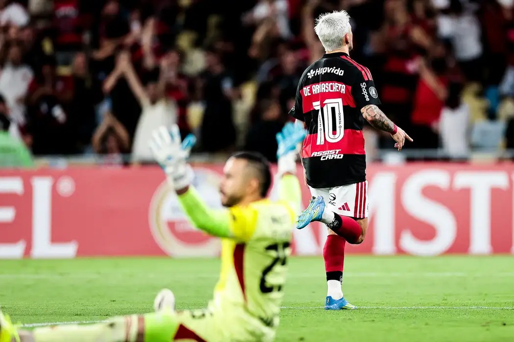 Libertadores: Flamengo goleia e Palmeiras vence na rodada