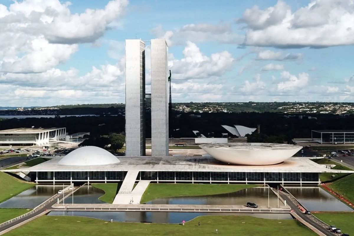 Política: Cláusula de barreira ameaça 20 partidos