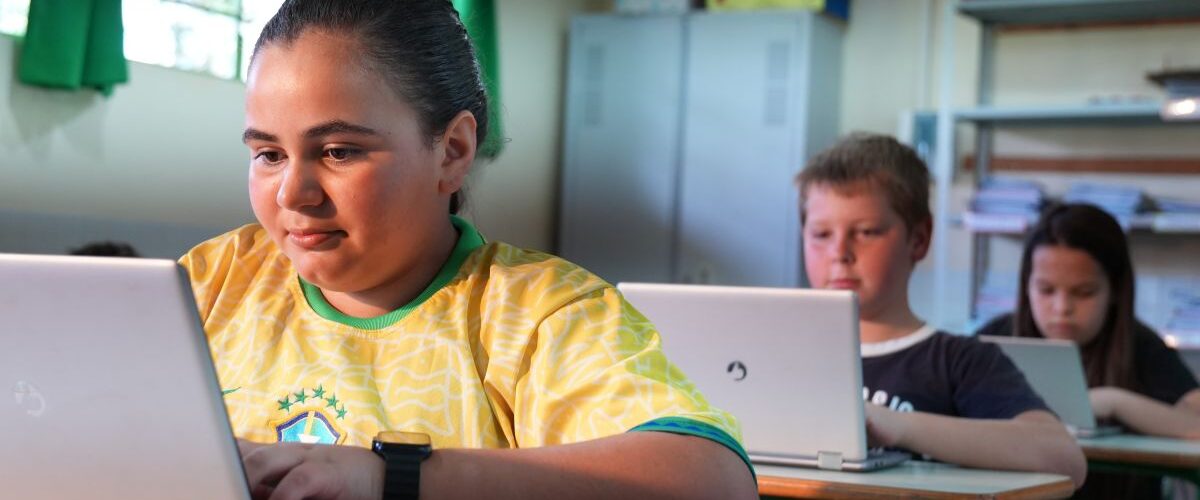 Educação: Internet chega a 21 mil escolas públicas no Brasil