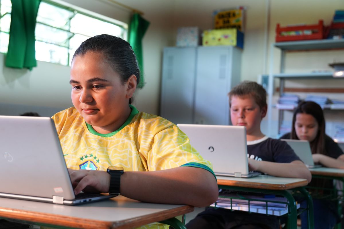Educação: Internet chega a 21 mil escolas públicas no Brasil