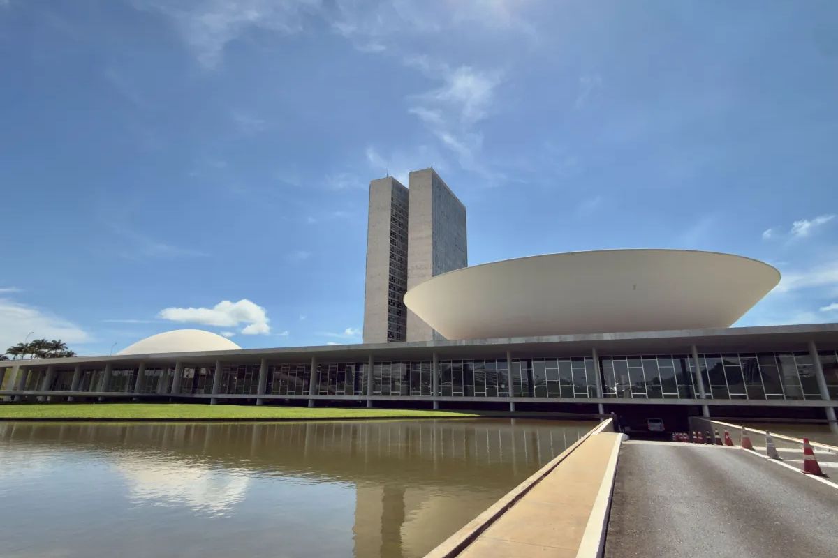 Política: Janela partidária termina e muda forças na Câmara