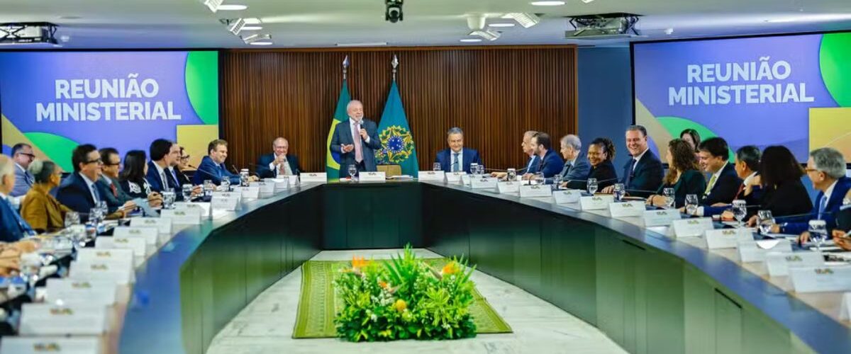 Política: Troca de ministros movimenta governo Lula