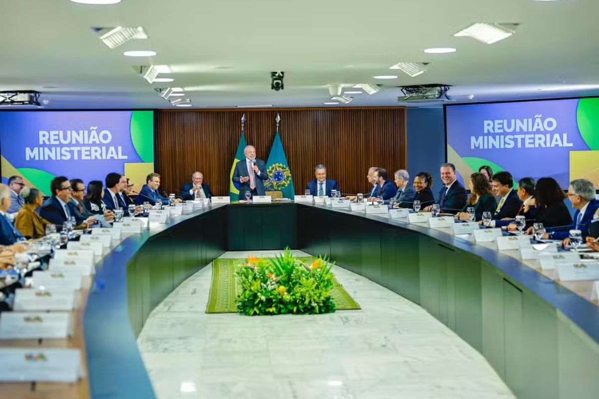 Política: Troca de ministros movimenta governo Lula