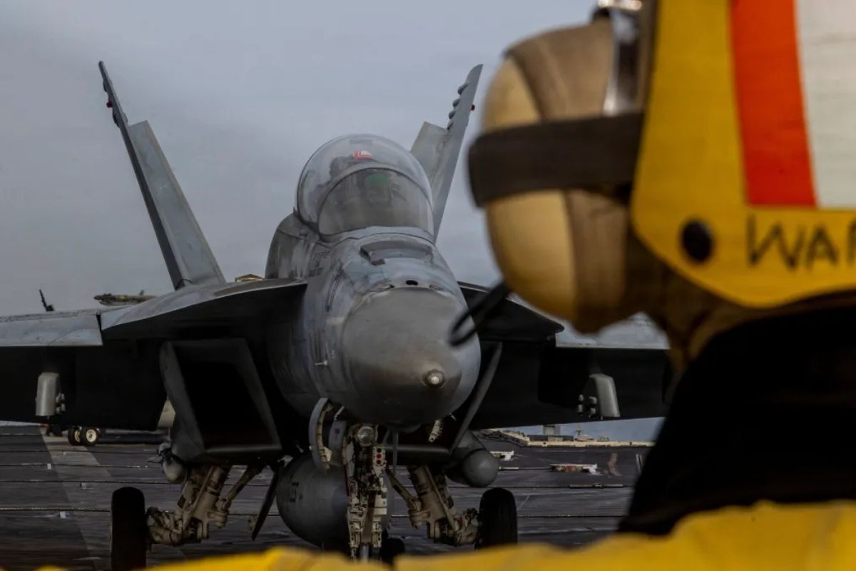 Mundo: EUA mobilizam aeronaves em resgate no Irã