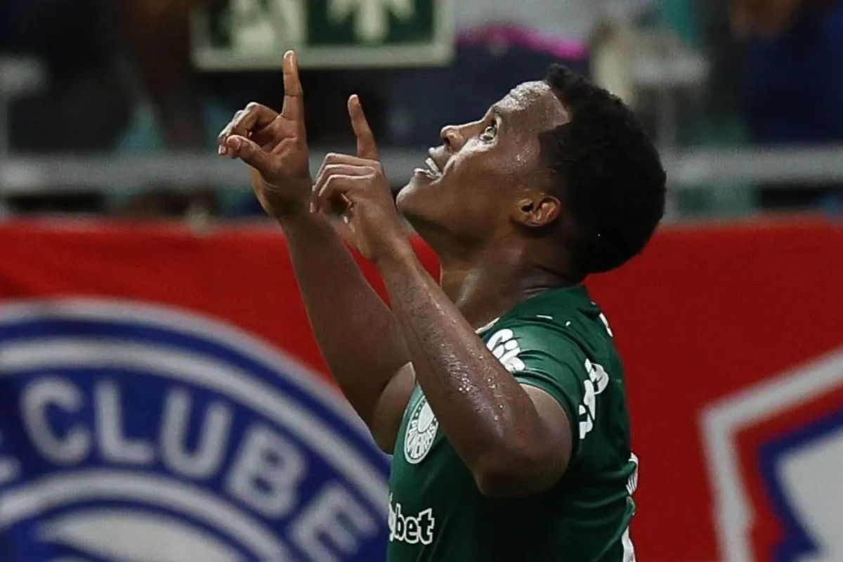 Esporte: Palmeiras vence Bahia e dispara na liderança