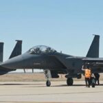 Guerra: Piloto ferido escala montanha e é resgatado