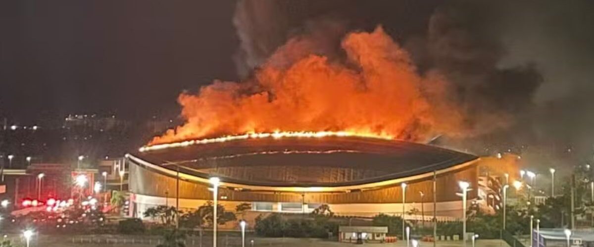 Urgente: Incêndio atinge velódromo do Parque Olímpico